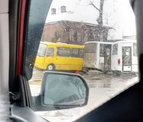 В Ивановской области столкнулись три автобуса и два грузовика